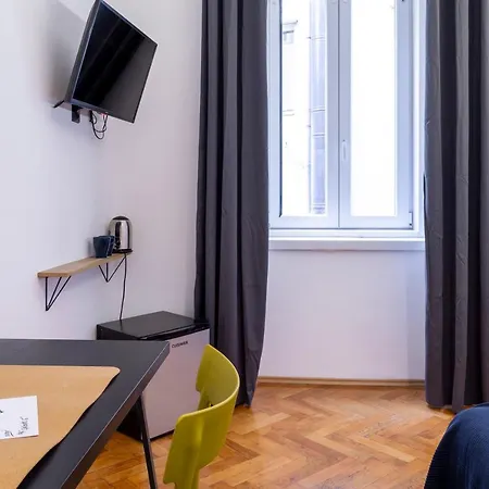 Pregiata Con Bagno Privato - Blu Di Persia * Trieszt