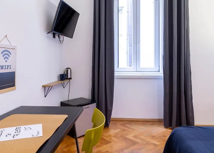 Pregiata Con Bagno Privato - Blu Di Persia * Trieste