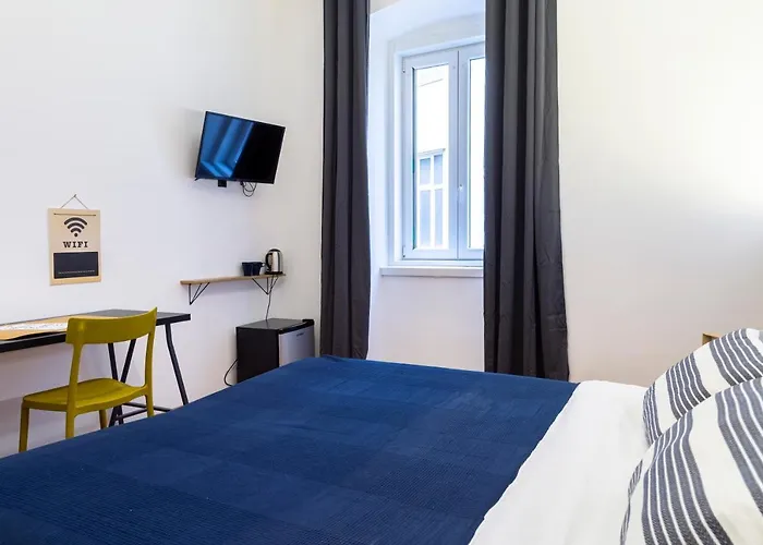 Pregiata Con Bagno Privato - Blu Di Persia Trieste